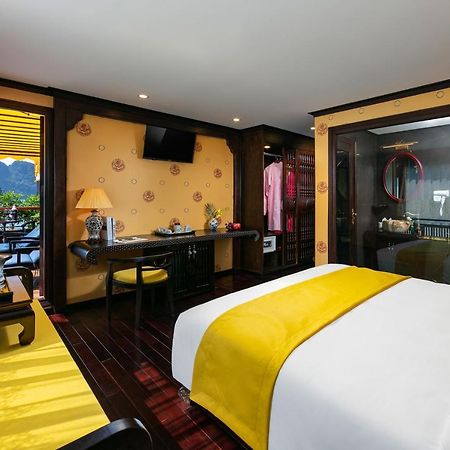 Nostalgia Halong Cruise Hotel Hạ Long Ngoại thất bức ảnh