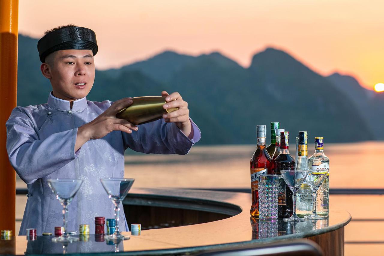 Nostalgia Halong Cruise Hotel Hạ Long Ngoại thất bức ảnh