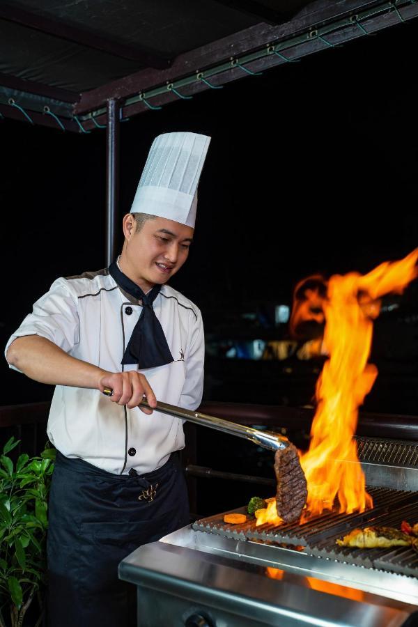 Nostalgia Halong Cruise Hotel Hạ Long Ngoại thất bức ảnh